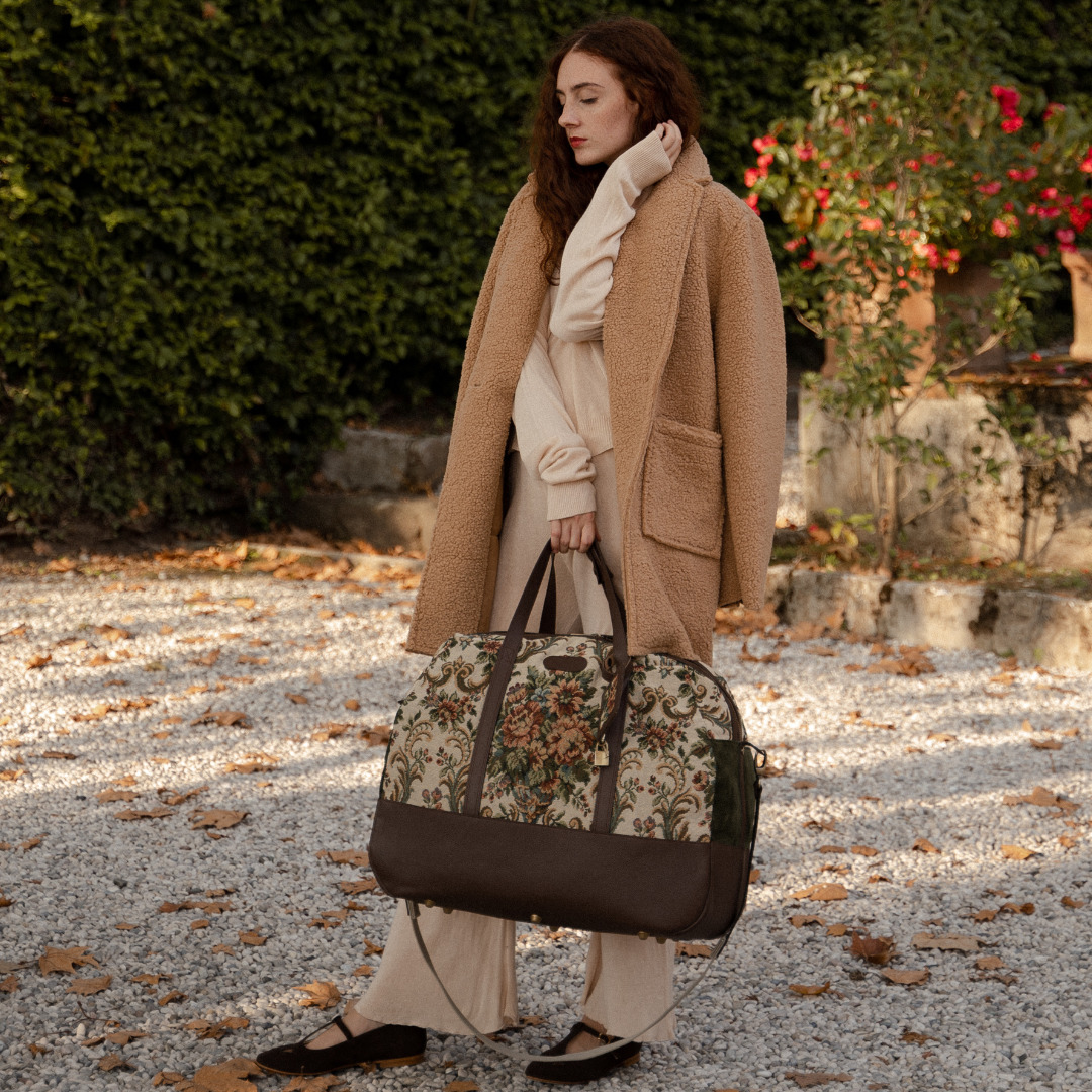 foto borsa grande con ragazza
